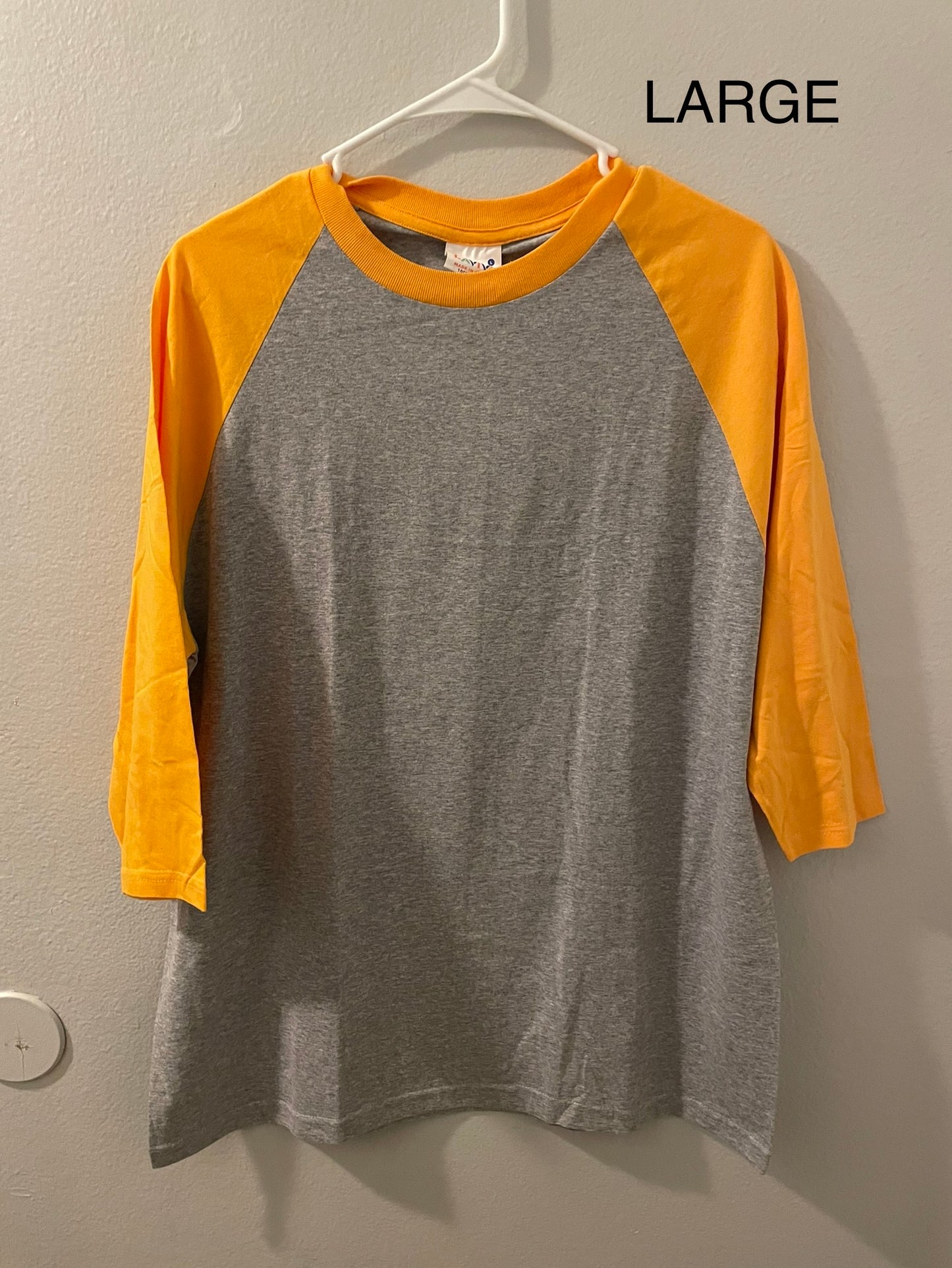 Laviva Raglan Tee (Gray/Dark Yellow)