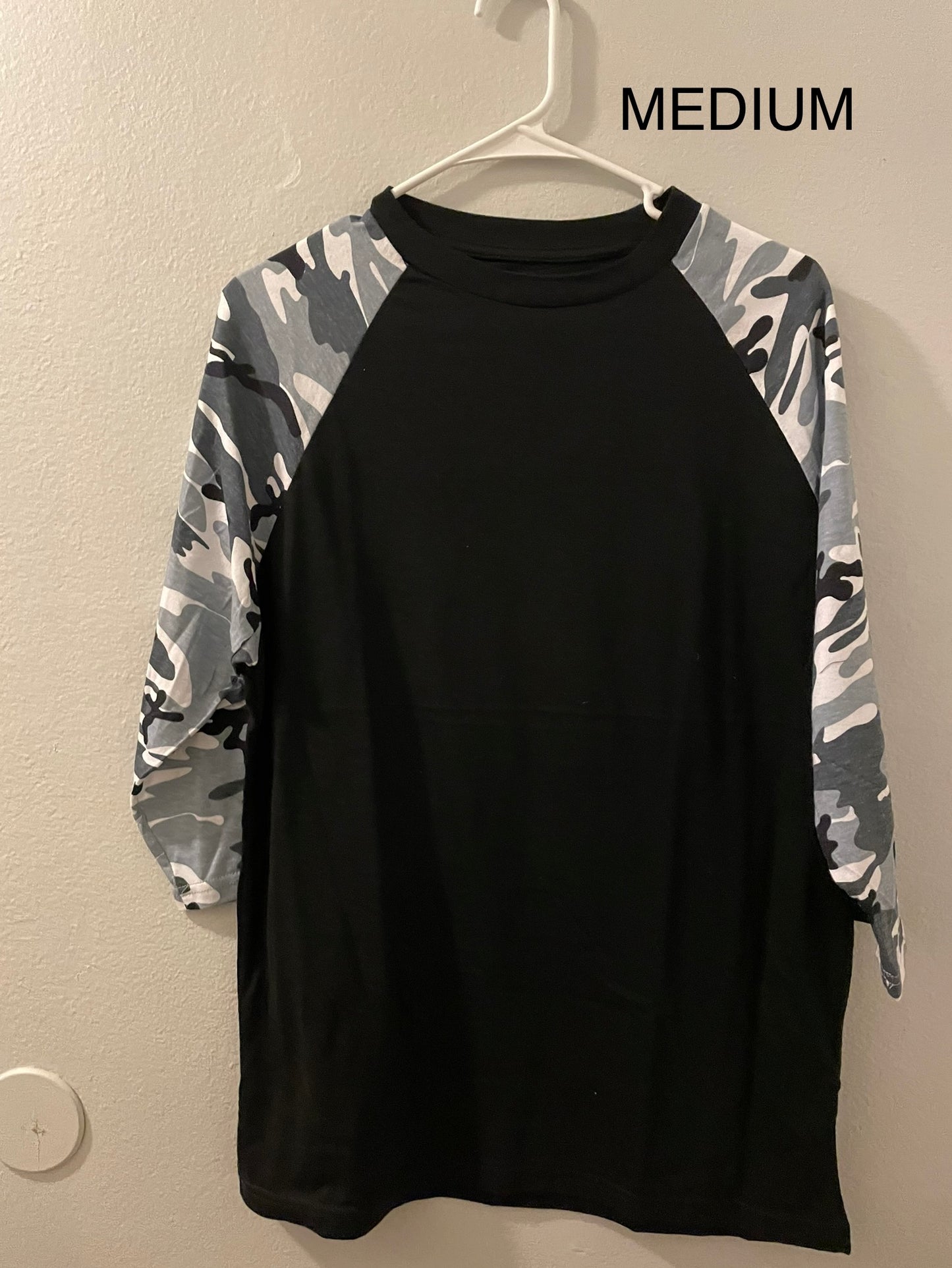 Laviva Raglan Tee (Black Gray Camo)